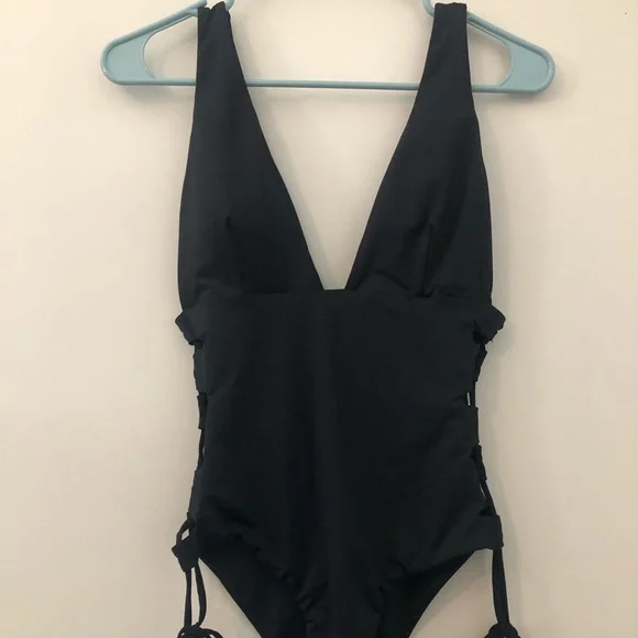 Kaari Swim black one piece swimsuit. Size large - Picture 2 of 6